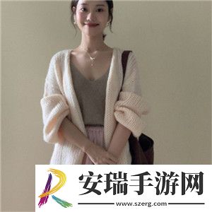 旅行者将绫华的脚放在掌心摩擦