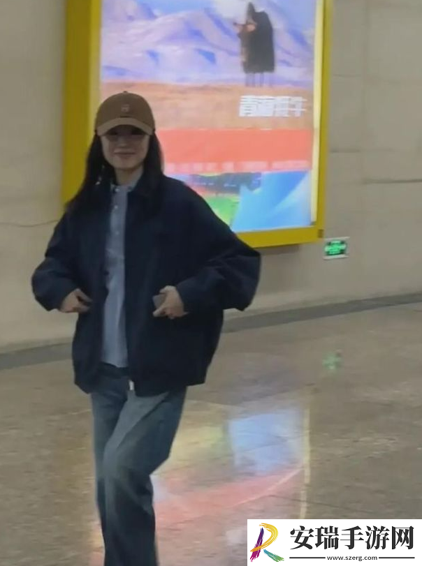 董洁打赏街头艺人