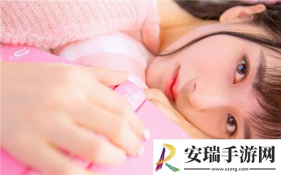 男女一起努力做豆浆