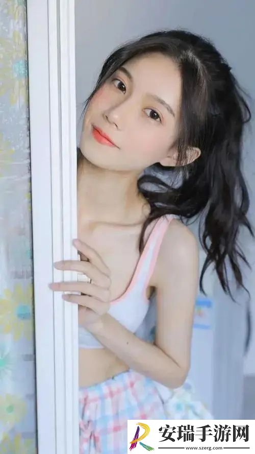 游泳馆里的两个教练孟月月：孟月月双雄，游泳馆里的两个教练谱写成功之路！