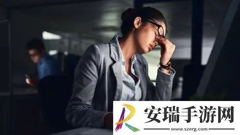 长期熬夜是年轻人长老年斑的主要原因吗