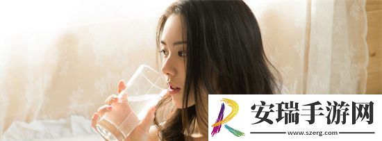 韩国MV女的坐凳子上以前的歌