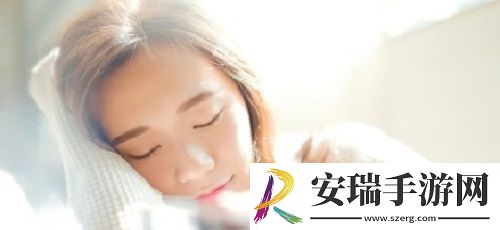 妈妈总是半夜装睡配合孩子
