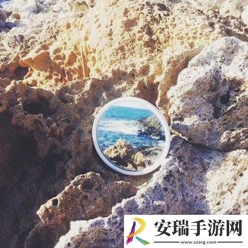 镜子中我们的结合处发出