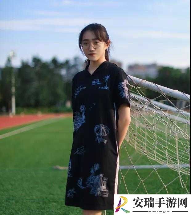 婀娜少女羞岁月无忧愁云裳