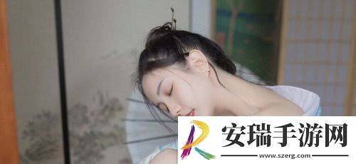 一前一后三个人一起骑自行车