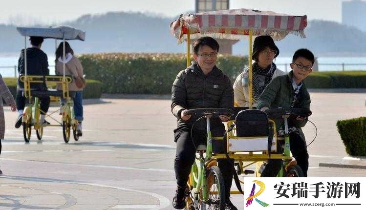 一前一后三人骑行