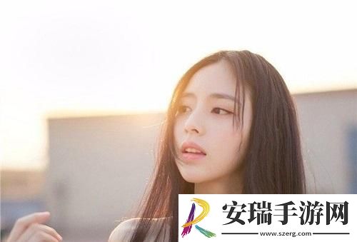 两峰夹小溪地湿又无泥诗