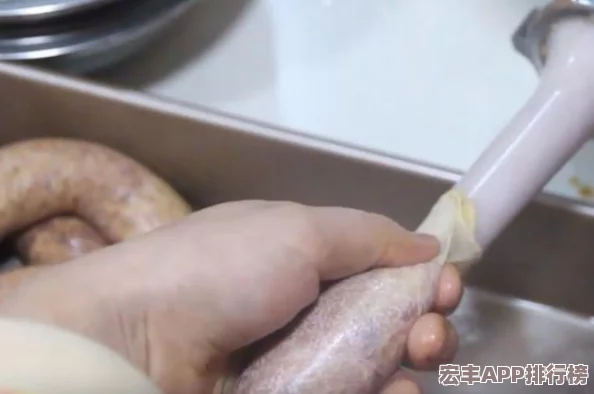 小洞饿了要吃大香肠动作