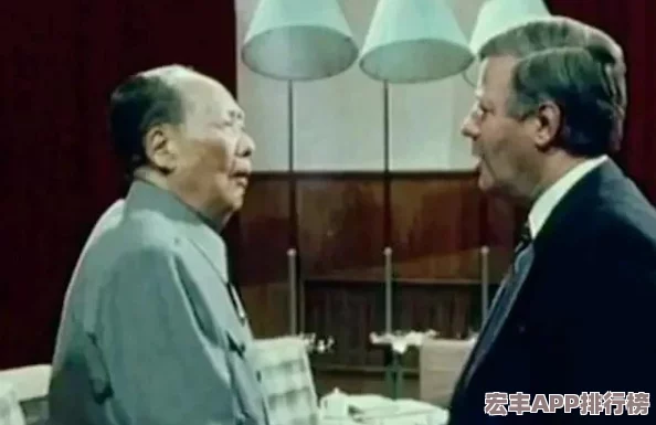 多个男女经常一起玩却不是情侣