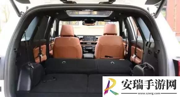 “轿车空间小咋震”狂想曲