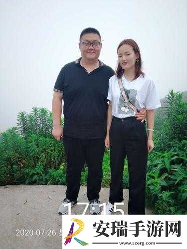 和朋友夫妻一起出去旅游住在一起