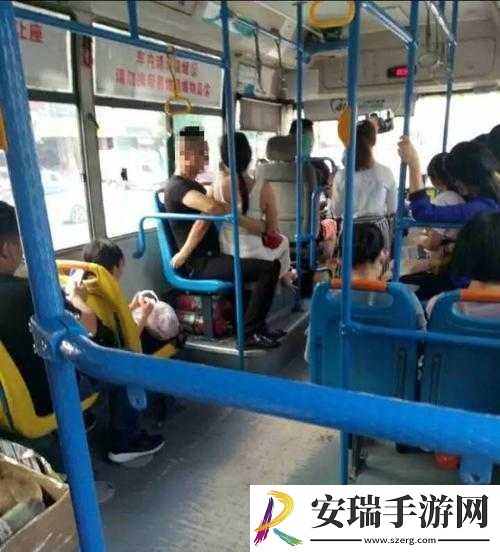 公交车上的尴尬瞬间