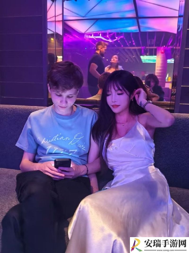 被曝与中国女UP亲密接触