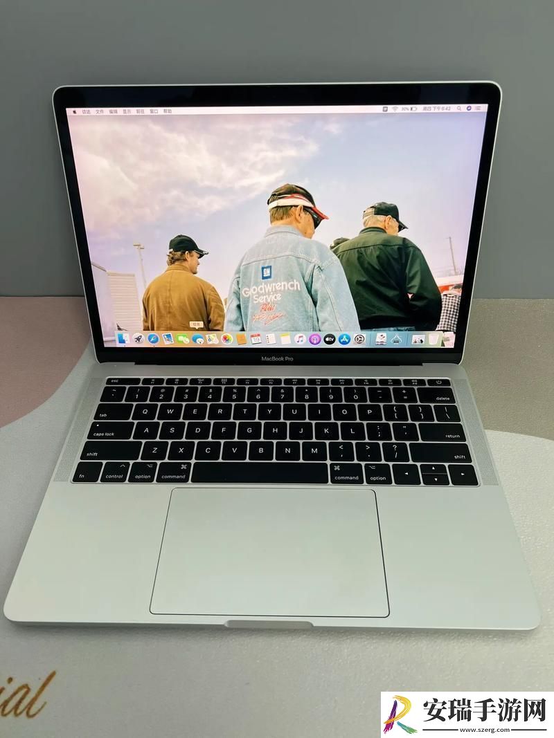 17macbookpro13炒作风潮下的科技笑话