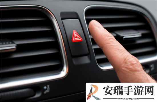 大雾天气车辆应该开雾灯还是双闪
