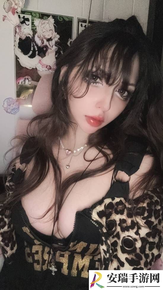 国外美女推主认证漫威争锋匕首体模