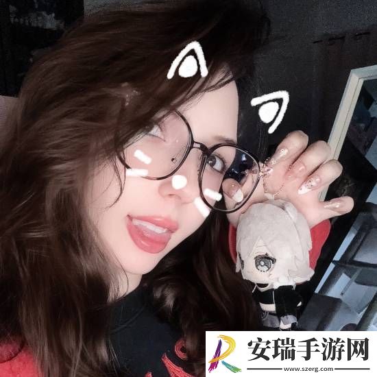 国外美女推主认证漫威争锋匕首体模