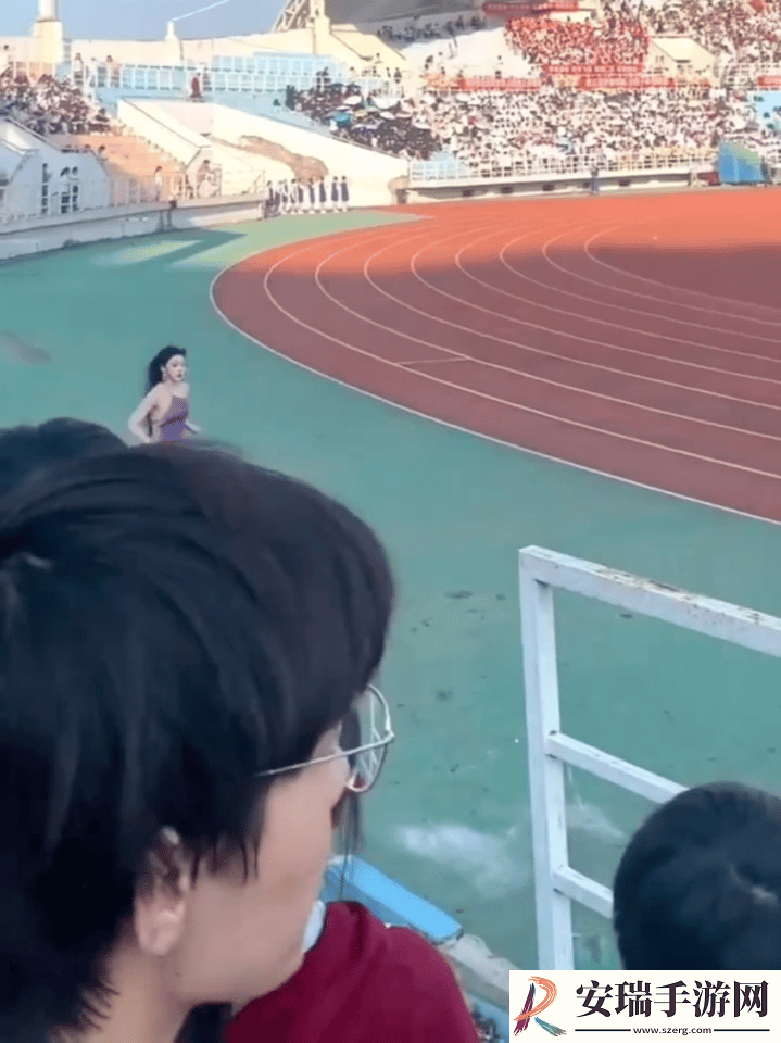 女大学生最会整活