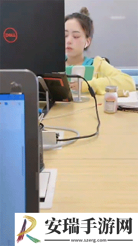 女大学生最会整活