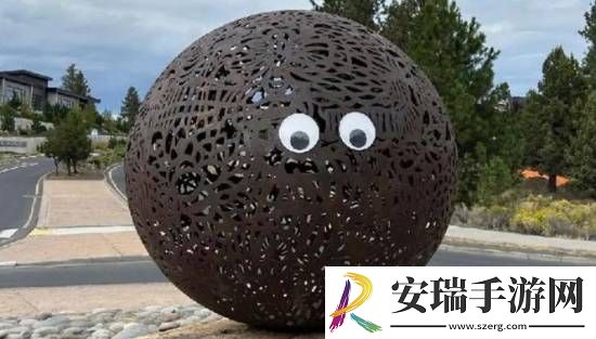 美国一城多个雕塑惊现“神秘瞪眼”