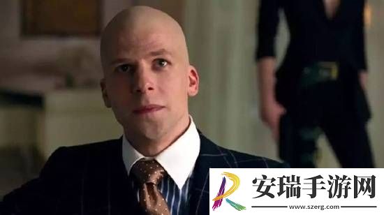 新版卢瑟演员称伤害了职业生涯
