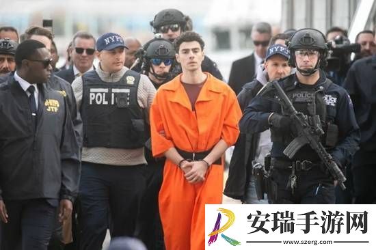 美国枪杀保险巨头CEO嫌犯出庭照火了