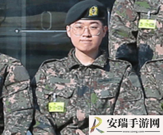前T1冠军上单Zeus也去参加军训了