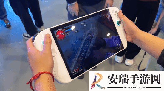 腾讯游戏掌机实物曝光！支持裸眼3D