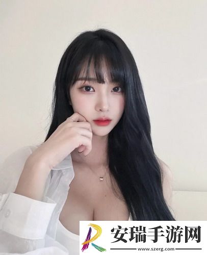 女生和男生在一起打牌游戏无损画质版截图